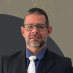 Dr. Adriano Parreira de Carvalho